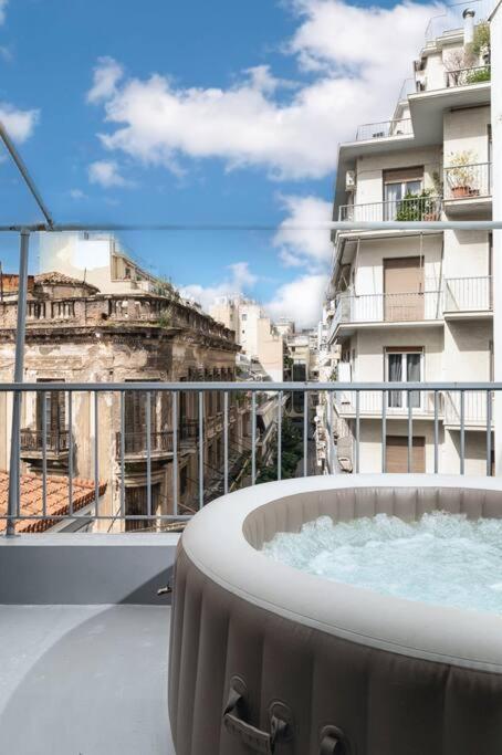 2Bdr Boutique Full Apt In Plaka Atenas Exterior foto